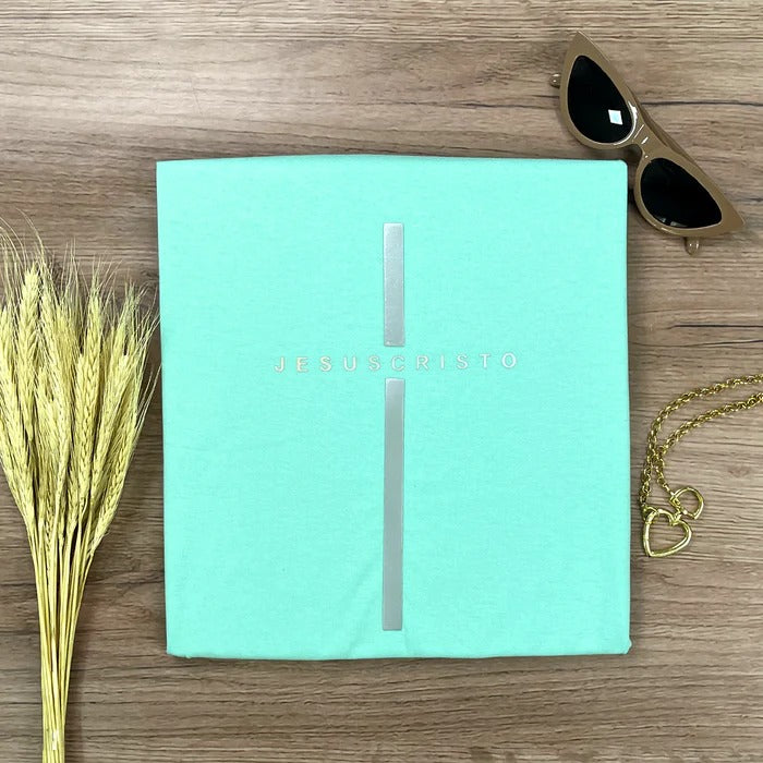 Camiseta Feminina Verde Menta Cruz Prata Jesus Cristo
