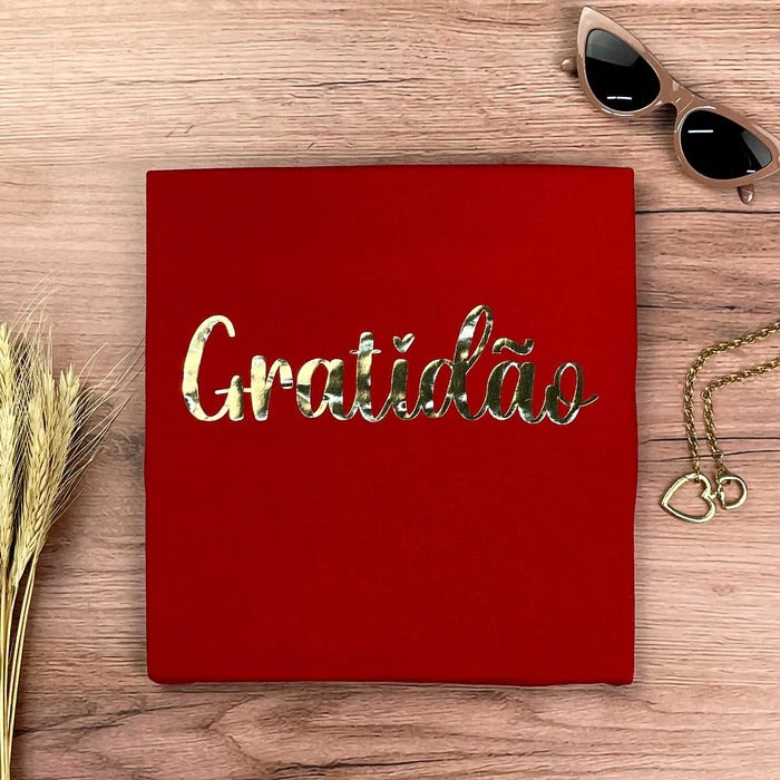 Camiseta Feminina Vermelha Gratidão Dourado