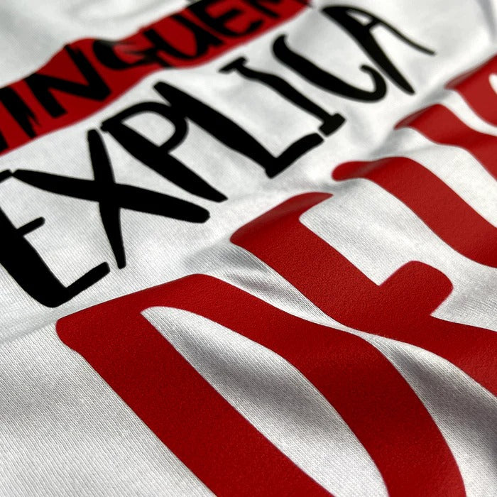 Camiseta Feminina Branca Ninguém Explica Deus