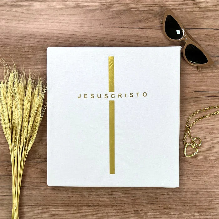 Camiseta Feminina Branca Cruz Dourada Jesus Cristo